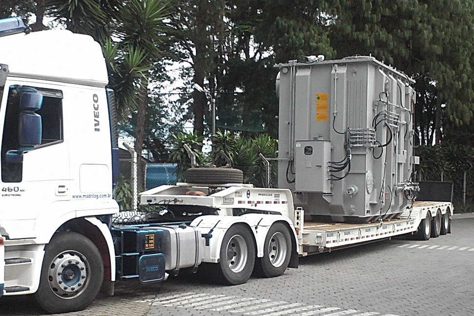 Transporte de Gerador com Carreta