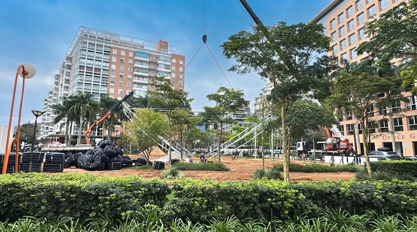 Guindaste hidráulico em obra 2